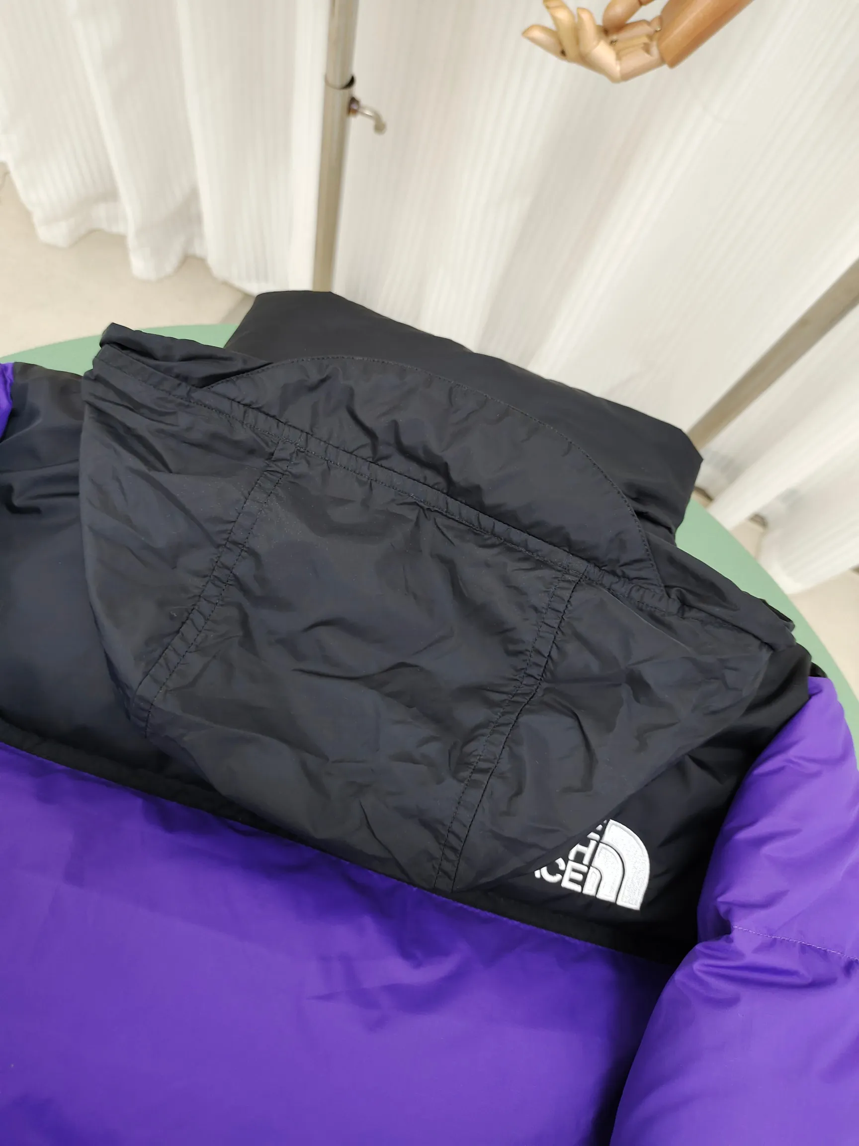 The North Face Classic 1996 ， Quality ， ，YKK ISO 9000Quality ZP ， Premium ， ， ， Lightweight 。Classic ， 。 。 Purple Size：XS-XXL